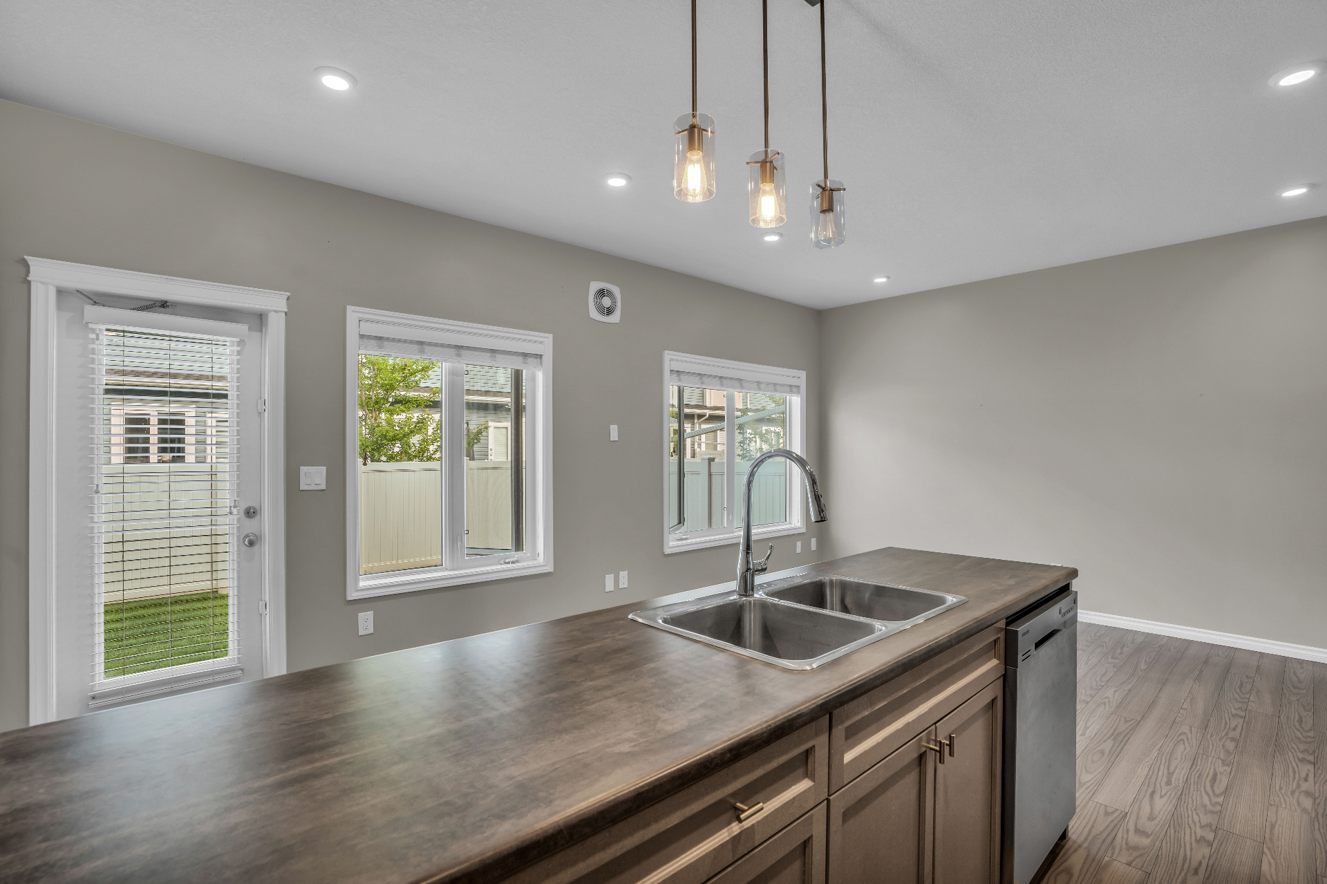 石桥精品联排出售, 115 Veltkamp Cres # 39 ——林与唐地产 - 4